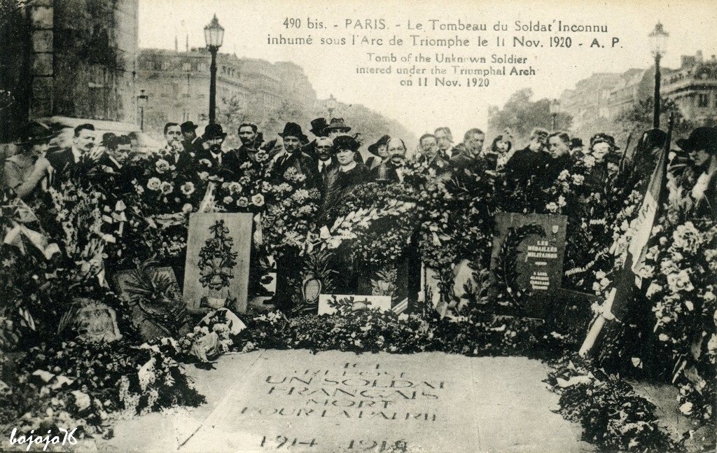 75008-Paris-Tombeau sous arc de triomphe.jpg