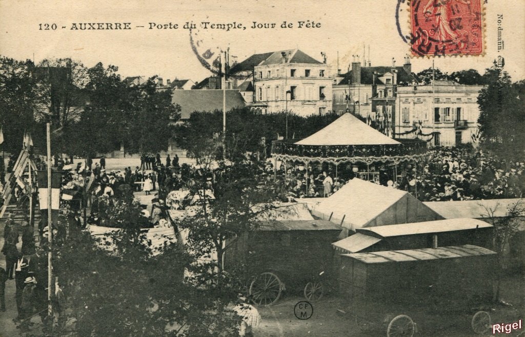 89-Auxerre - Porte du temple - Jour de Fête - 120 Nordmann éditeur - CFM.jpg