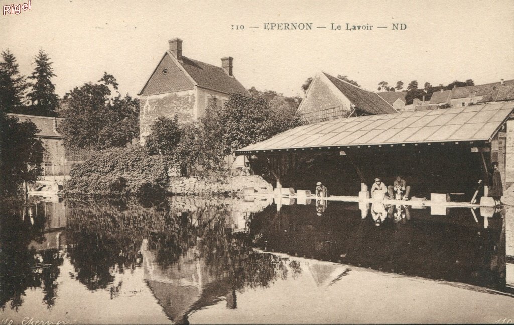 28-Epernon - Le Lavoir - 110 ND.jpg