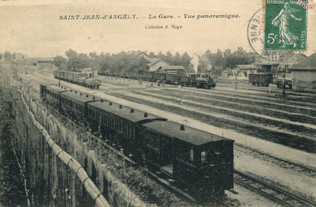 17-St-Jean-d'Angély - Gare - Vue Panoramique.jpg