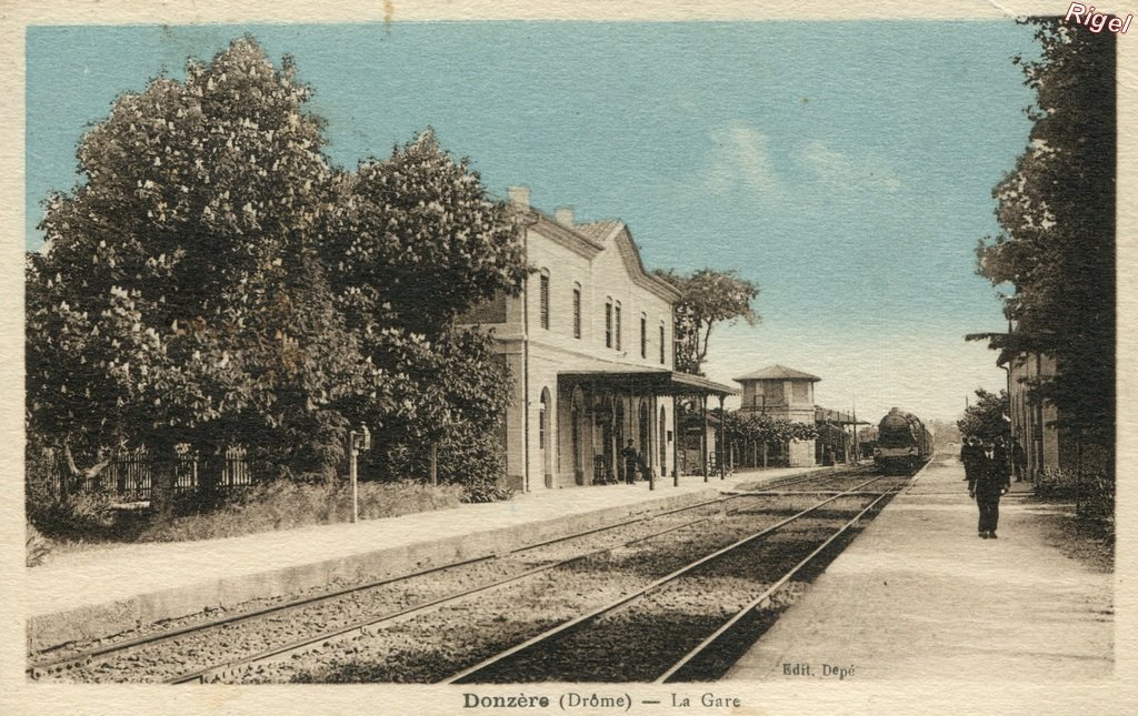 26-Donzère - La Gare - Edit. Depé.jpg