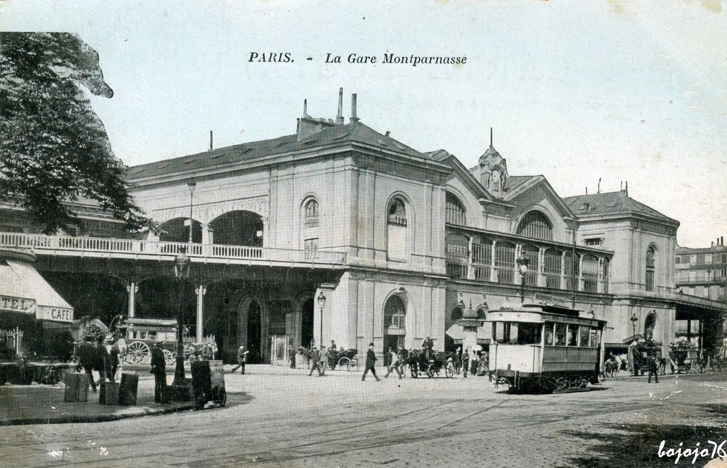 75014-Paris-Gare Montparnasse avec tramway.jpg