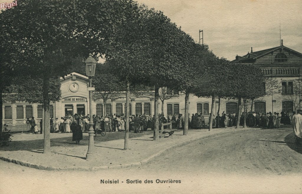 77-Noisiel - Sortie des Ouvrières.jpg