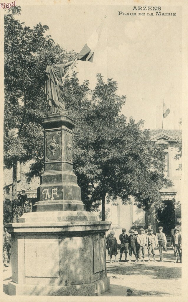 11-Arzens - Place de la Mairie - Editions Palau Frères (carte-double).jpg