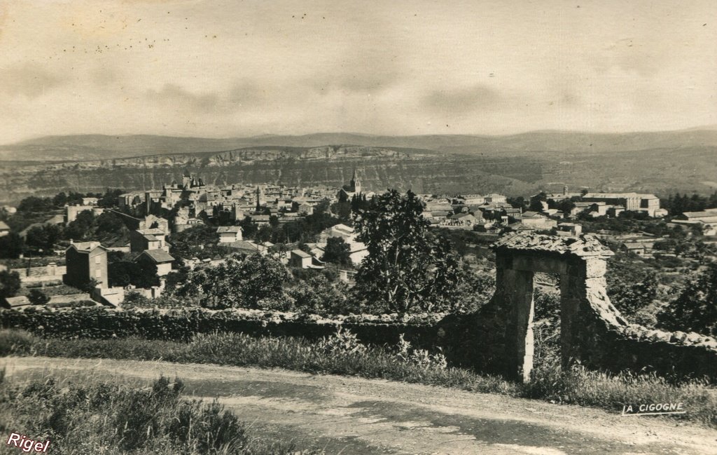 07-Aubenas - Vue générale prise de Lazuel - Edition La Cigogne.jpg