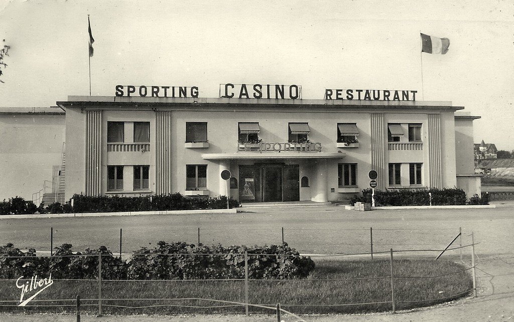 Royan-Pontaillac - Le Casino (1).jpg