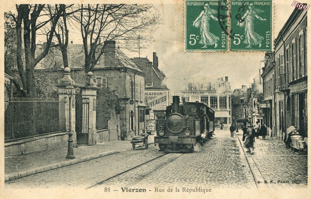 18-Vierzon Rue de la République - Tramway - 81 BF Paris.jpg