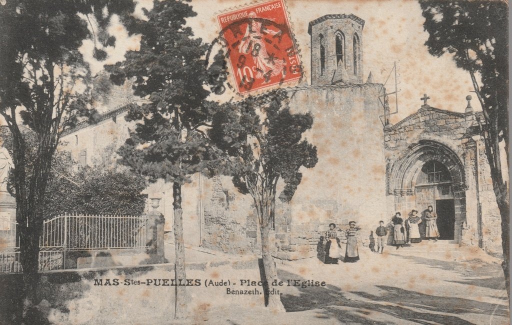 Mas-Saintes-Puelles - Place de l'Eglise.jpg