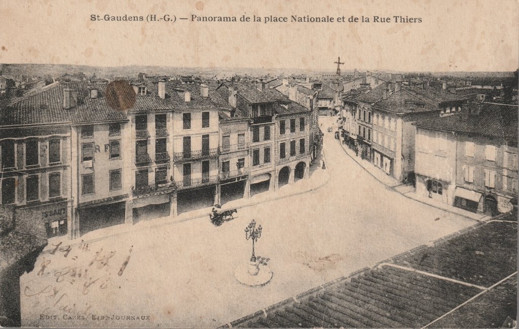 Saint-Gaudens - Panorama de la Place Nationale et de la rue Thiers.jpg
