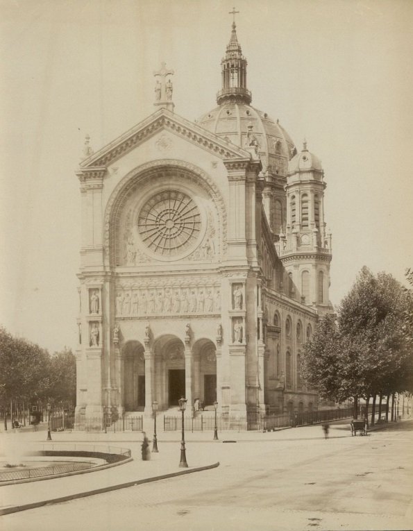 0 place Saint-Augustin et son bassin avant qu'on y place la statue de Jeanne d'Arc.jpg