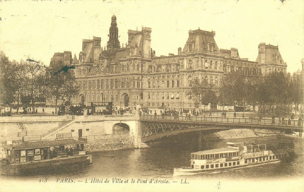 1376641917-carte-postale-ancienne-Paris-Pont-d-arcole.jpg