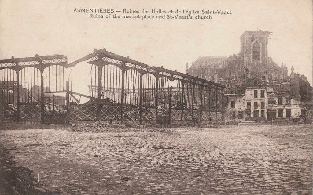 Armentières - Ruines des Halles et de l'Eglise Saint-Vaast.jpg