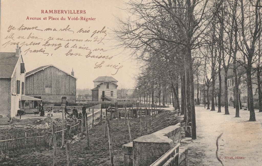 Rambervillers - Avenue et Place du Void-Régnier.jpg