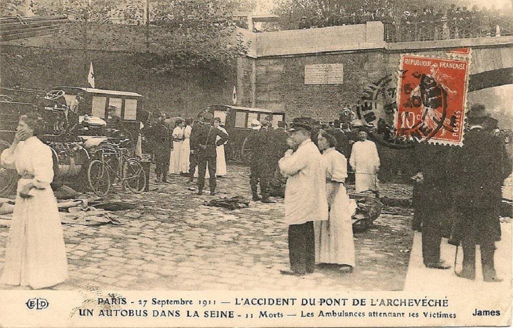 Paris Accident-Pont-Archeveque.jpg