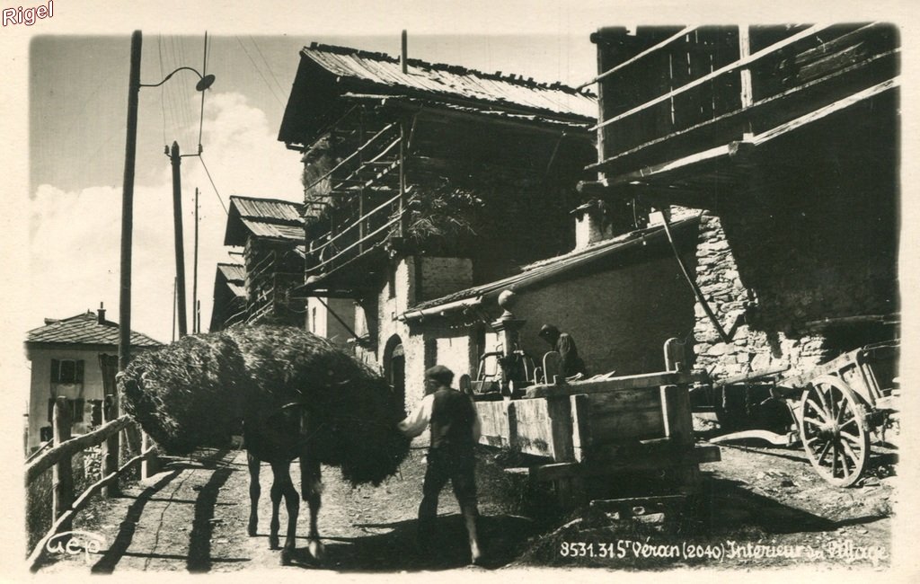 05-St-Véran - Intérieur du Village.jpg