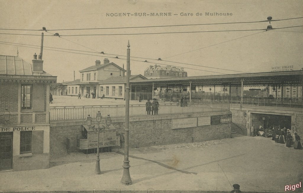 94-Nogent - Gare de Mulhouse - Vespasienne.jpg