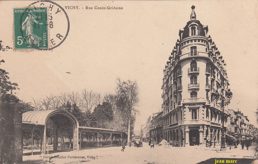 Vichy - Rue Cunin-Gridaine (Galeries Parisiennes).jpg