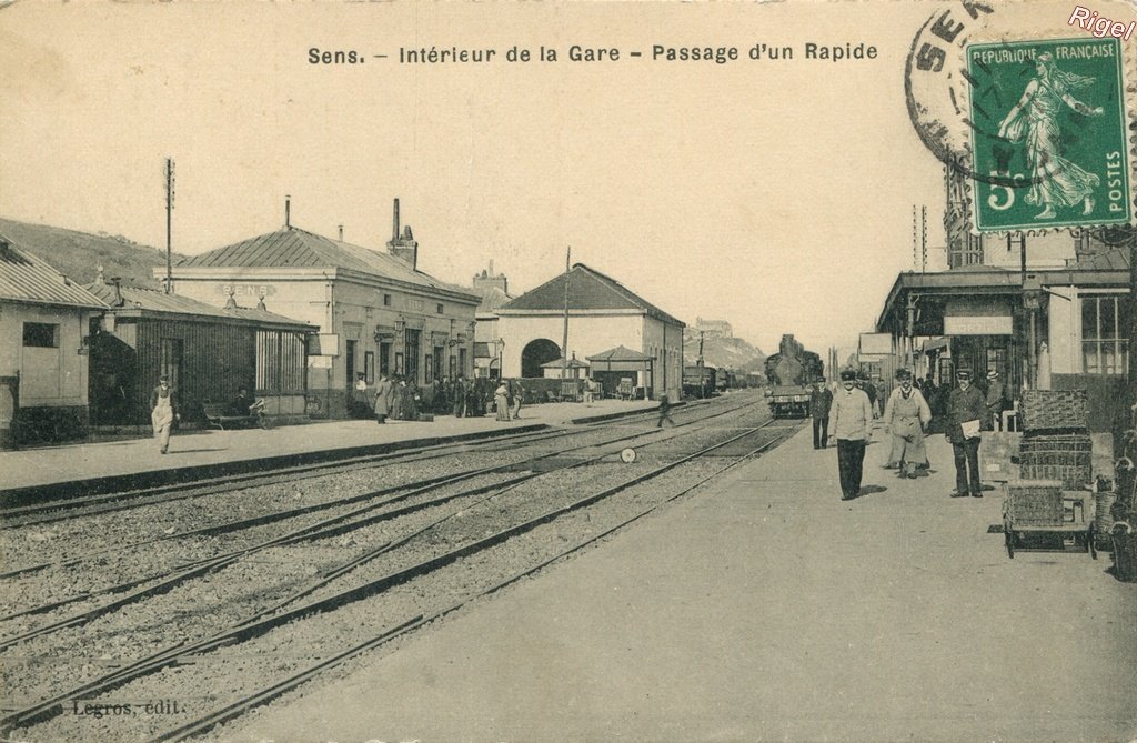 89-Sens - Intérieur Passage Rapide - Legros édit.jpg