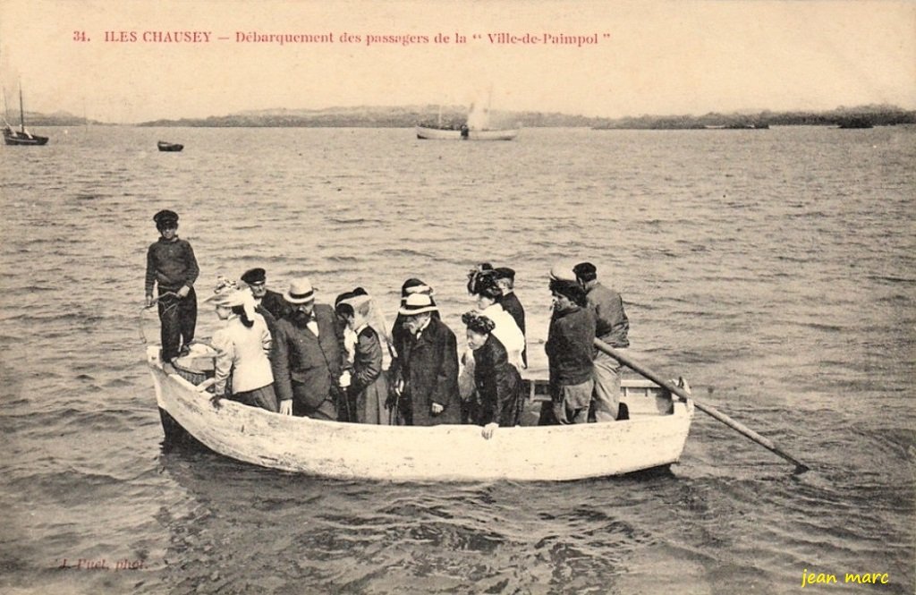 Iles Chausey - Débarquement des passagers de la Ville de Paimpol.jpg