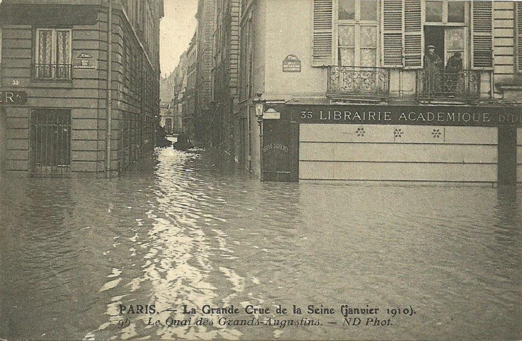 Paris-crue-quai-Augustins.jpg