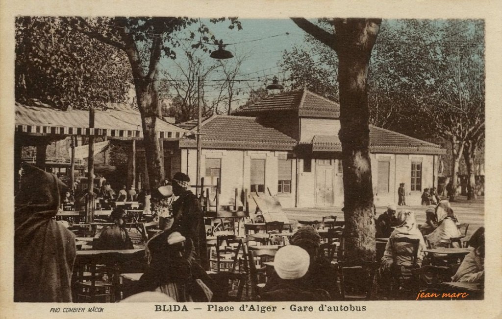 Blida - Place d'Alger - Gare d'autobus.jpg