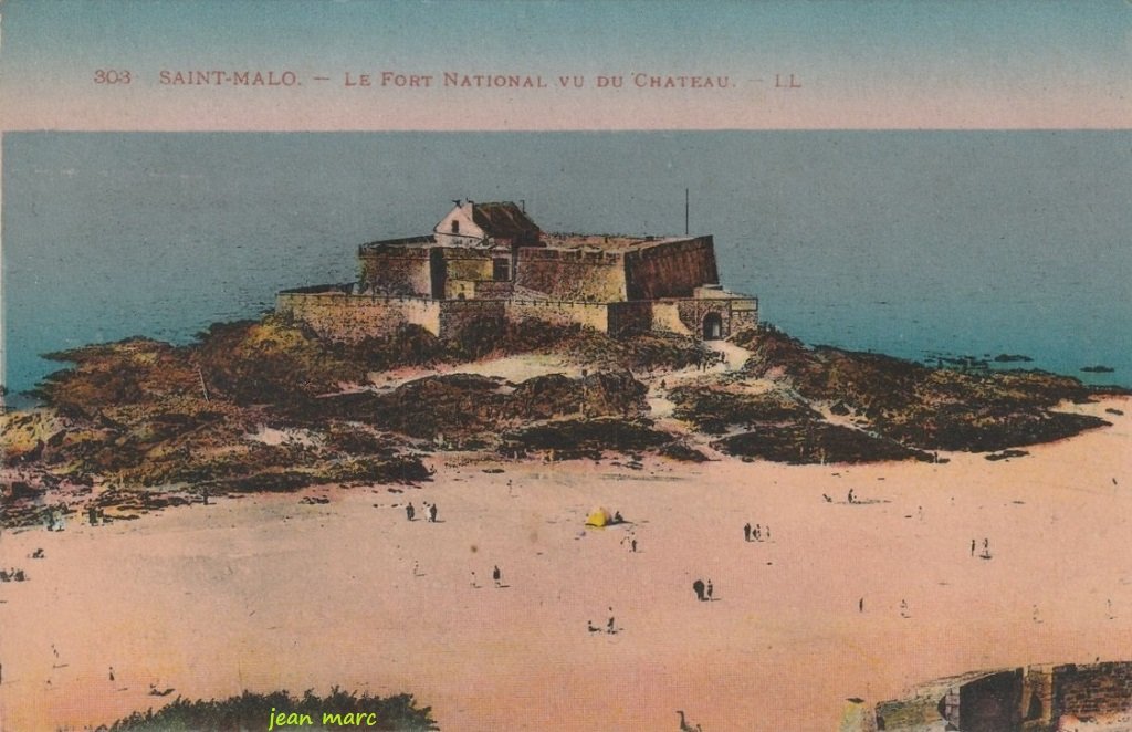 Saint-Malo - Le Fort National vu du Château.jpg
