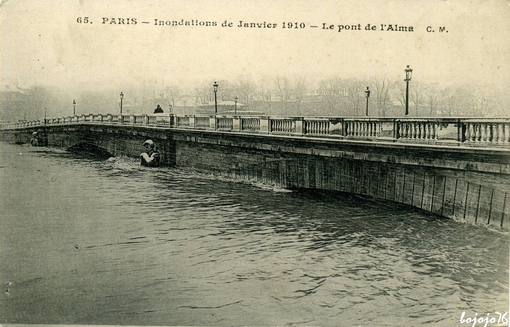 75-Paris-Les inondations Pont de l'Alma CM.jpg