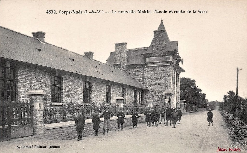 Corps-Nuds - La nouvelle Mairie, l'Ecole.jpg