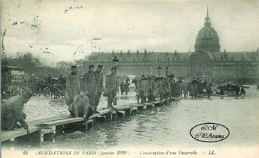 Paris-Inondations-Construction-passerelle.jpg