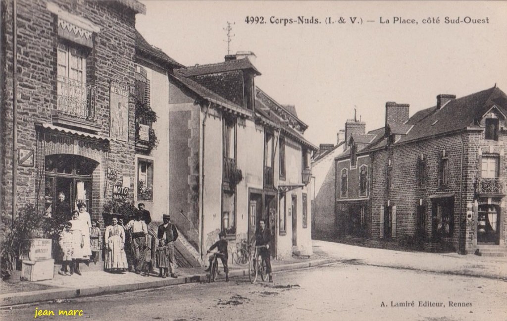 Corps-Nuds - La Place, côté sud-ouest.jpg