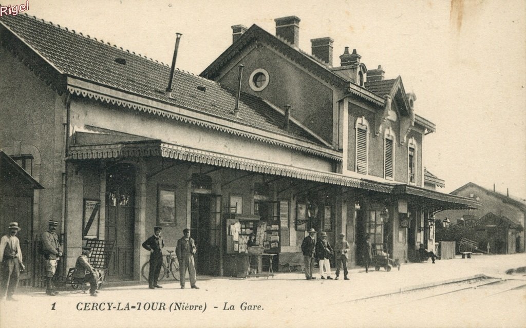 58-Cercy-la-Tour - La Gare.jpg