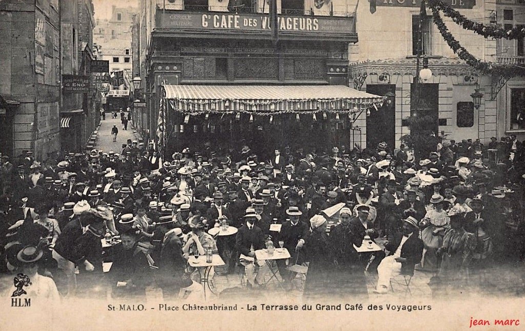 Saint-Malo - Place Châteaubriand - La Terrasse du Grand Café des Voyageurs.jpg