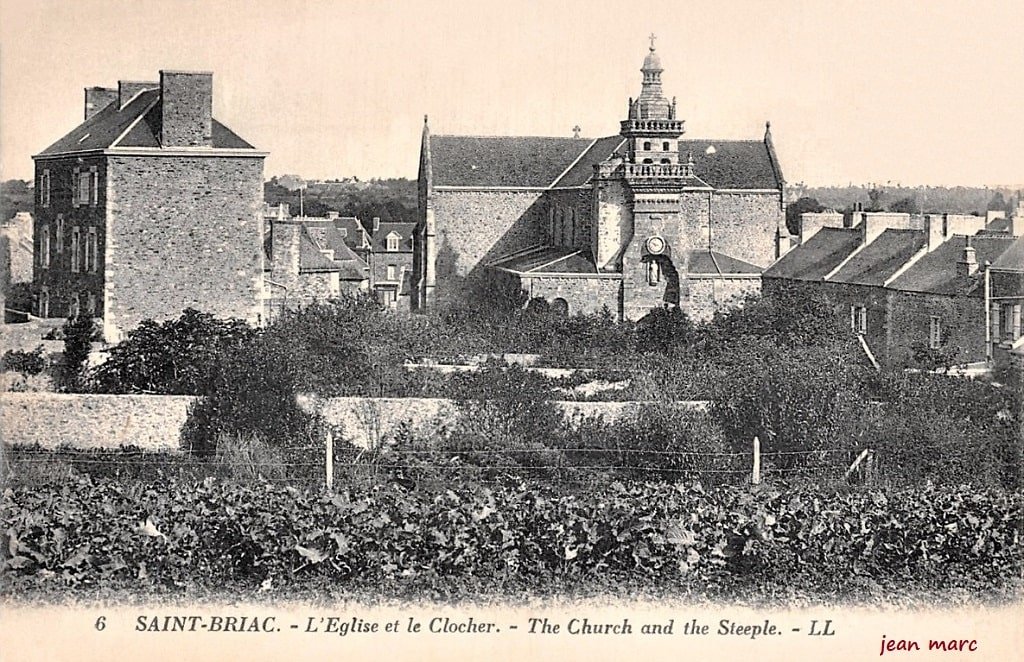 Saint-Briac - L'Eglise et le Clocher.jpg