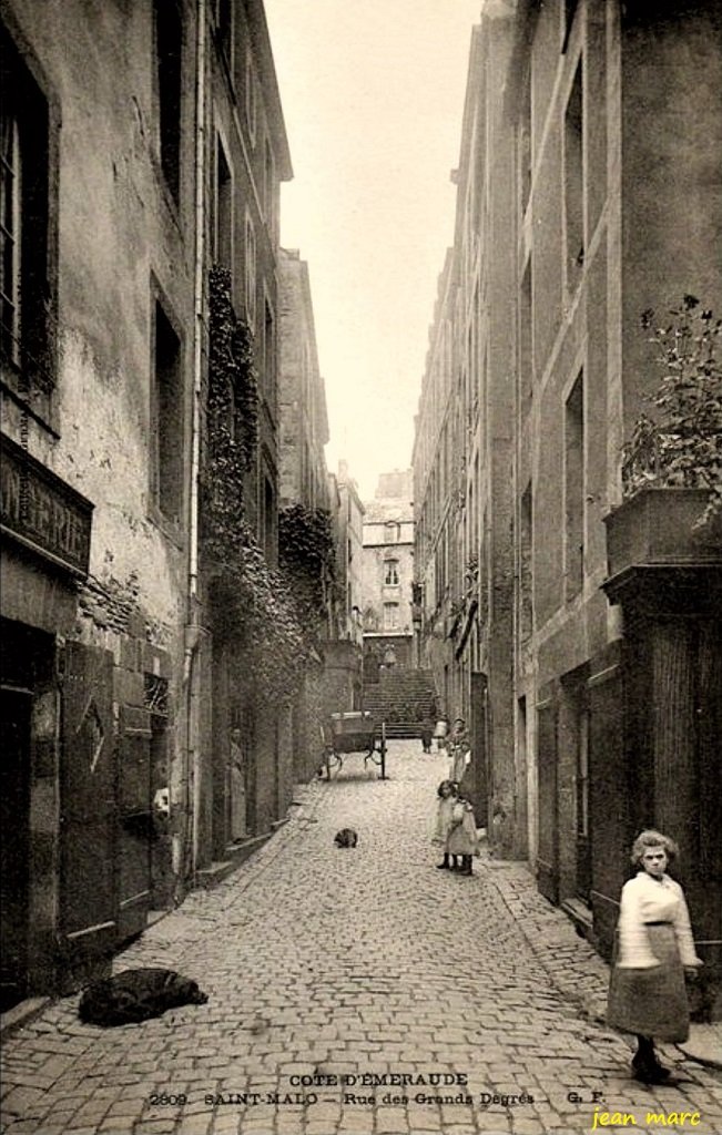 Saint-Malo - Rue des Grands Degrés 2809.jpg