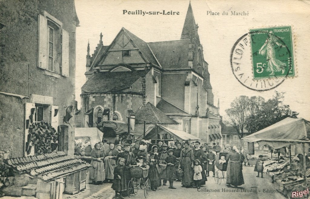 58-Pouilly - Place du marché.jpg