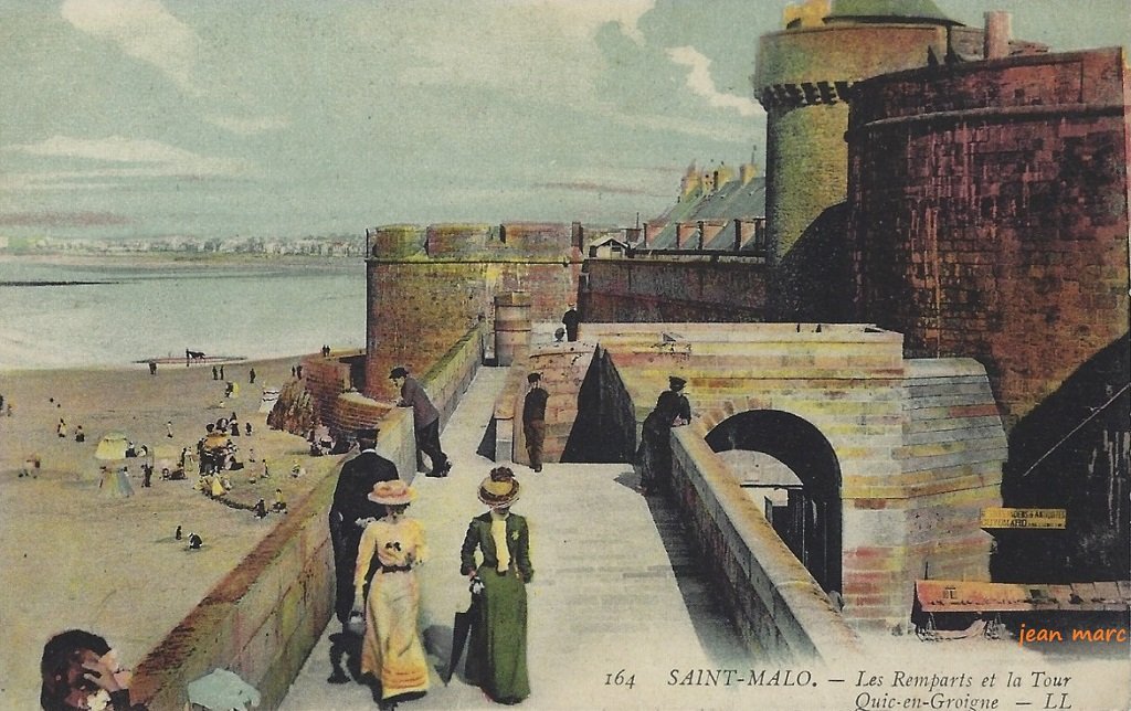 Saint-Malo - Les Remparts et la Tour Quic en Groigne (version colorisée).jpg