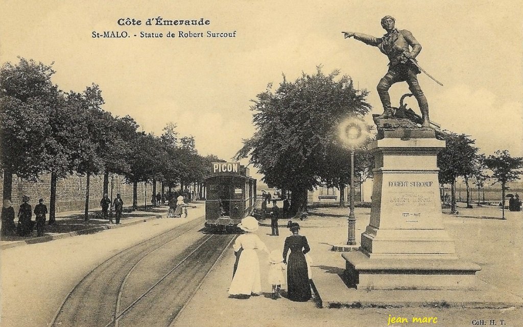 Saint-Malo - Statue de Robert Surcouf.jpg