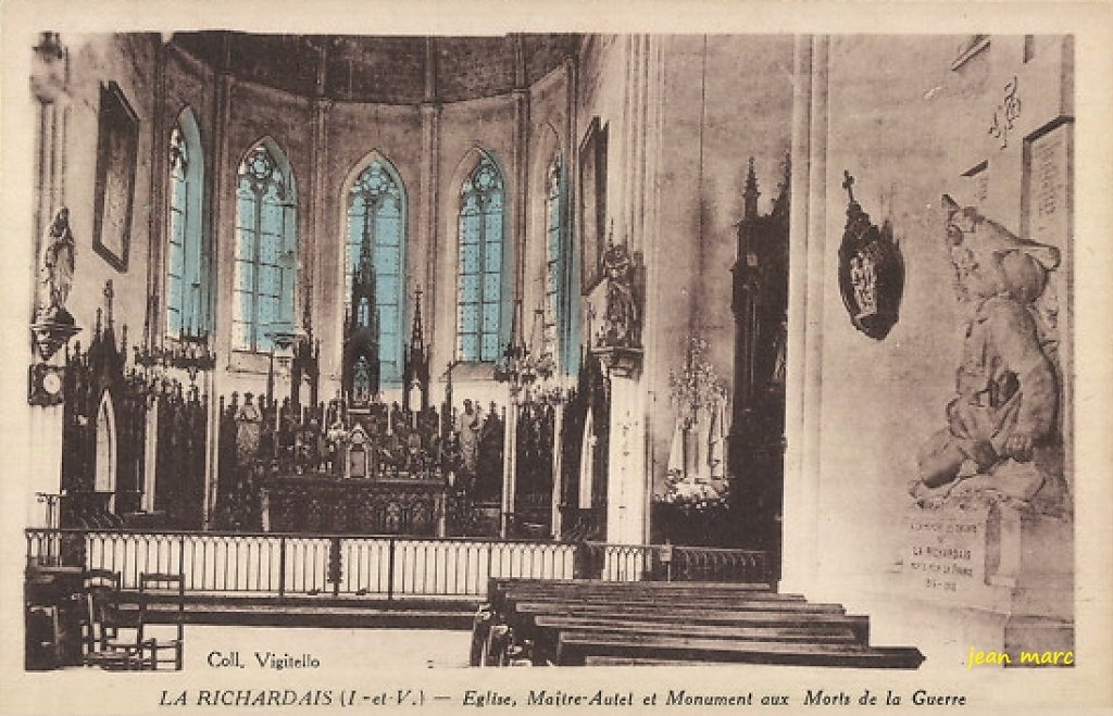 La Richardais - Eglise, Maître-Autel et Monument aux Morts de la Guerre.jpg