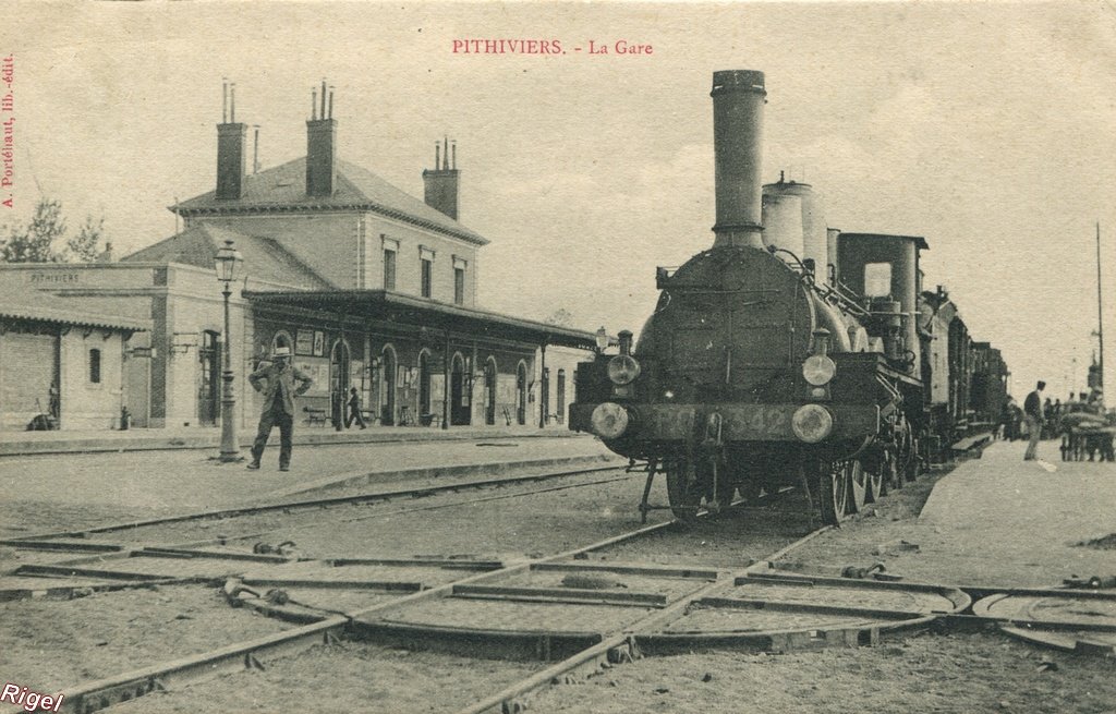 45-Pithiviers - La Gare - A. Portéhaut.jpg