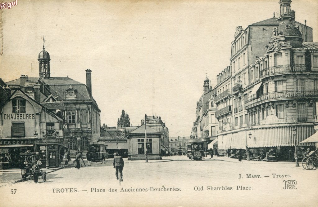 10-Troyes - Place.jpg