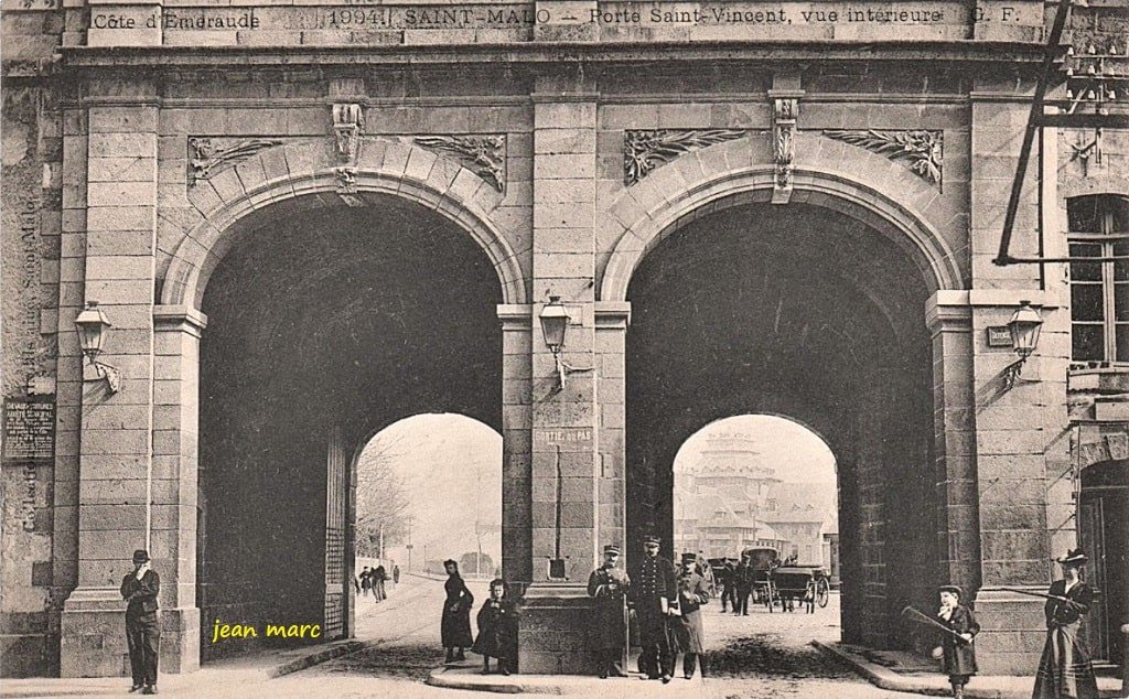 Saint-Malo - Porte Saint-Vincent, vue intérieure 1994.jpg