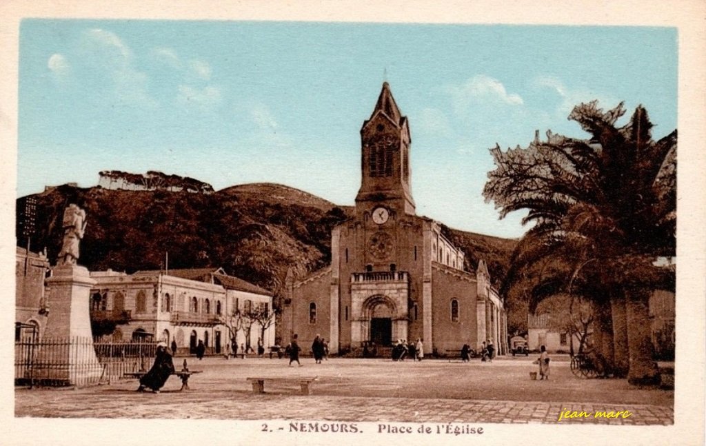 Nemours - Place de l'Eglise.jpg