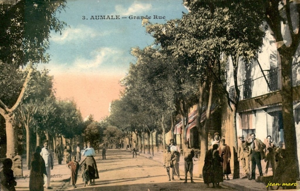 Aumale - Grande Rue (Etablisst Photo-Albert, Alger).jpg