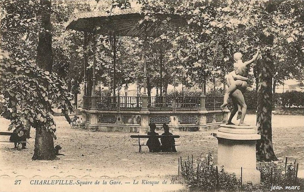 Charleville - Square de la Gare - Le Kiosque de musique.jpg