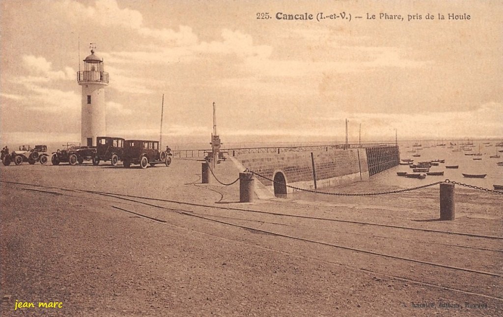 Cancale - Le Phare, pris de la Houle.jpg