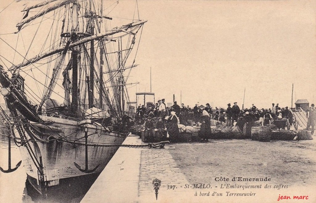Saint-Malo - L'Embarquement des coffres à bord d'un Terreneuvier.jpg