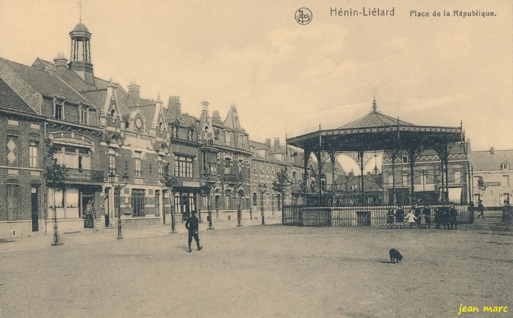 Hénin-Liétard - Place de la République.jpg