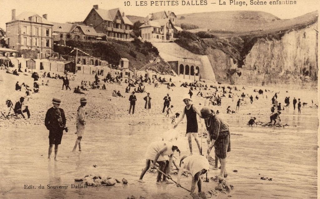 76 - LES PETITES DALLES - 10 - La Plage, Scène enfantine - Edit. du Souvenir Dallais - 10-16-23.jpg