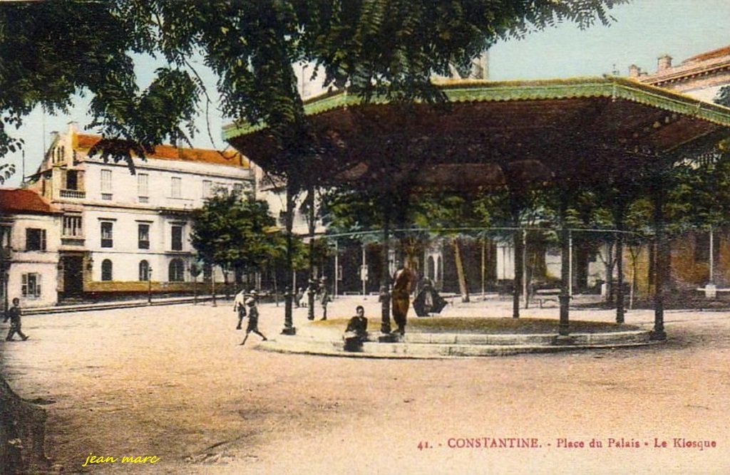 Constantine - Place du Palais - Le Kiosque.jpg