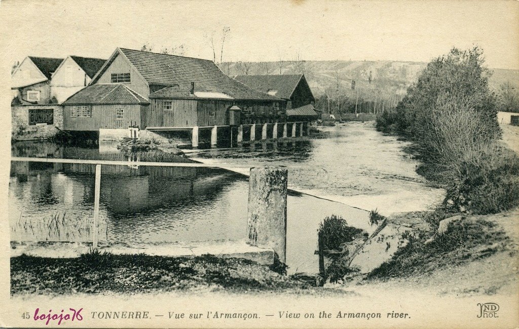 89-Tonnerre-Vue sur l'Armencon.jpg